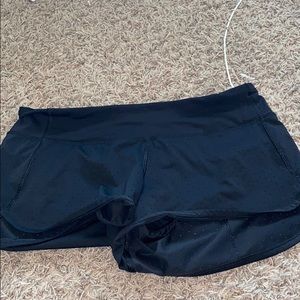 black lululemon shorts
